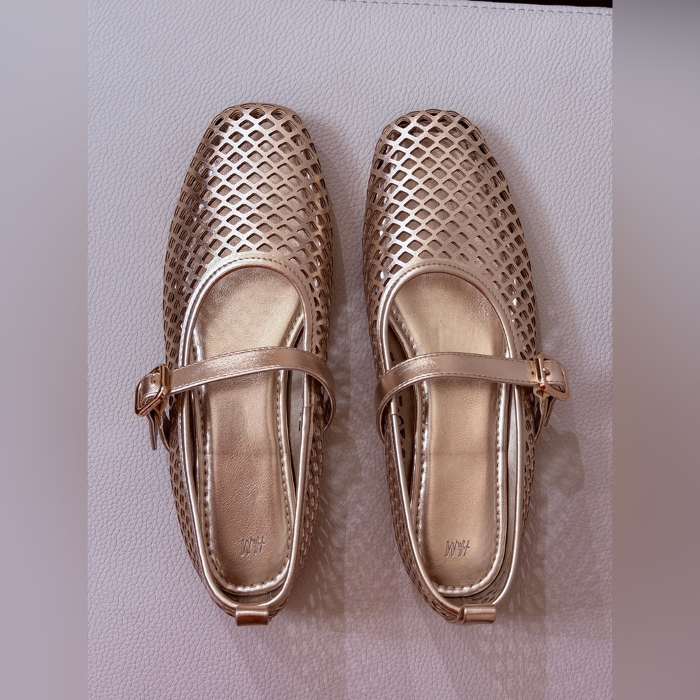 MARY JANE BALLET PUMPS